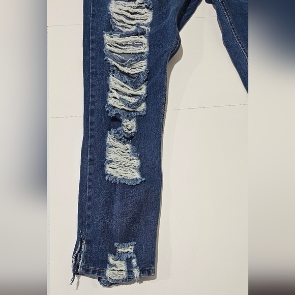 Refuge Denim Distressed High waisted Mom Jeans Size 13 - Picture 6 of 12